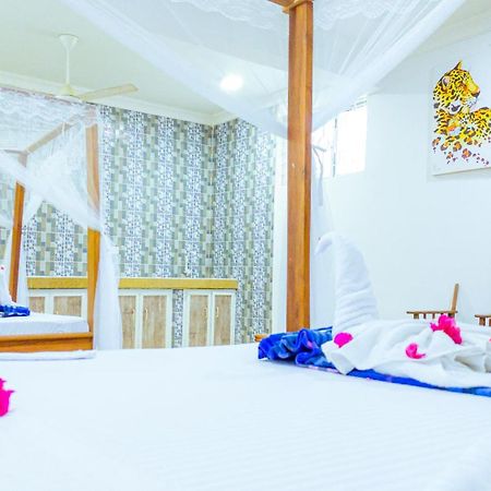Sands Inn Hotel Pwani Mchangani Esterno foto
