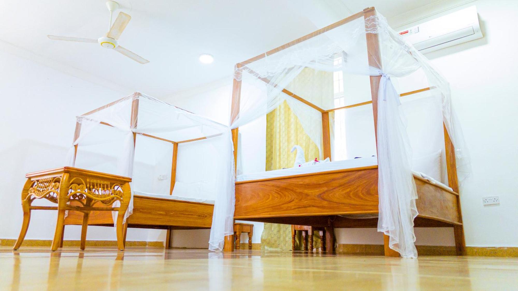 Sands Inn Hotel Pwani Mchangani Esterno foto