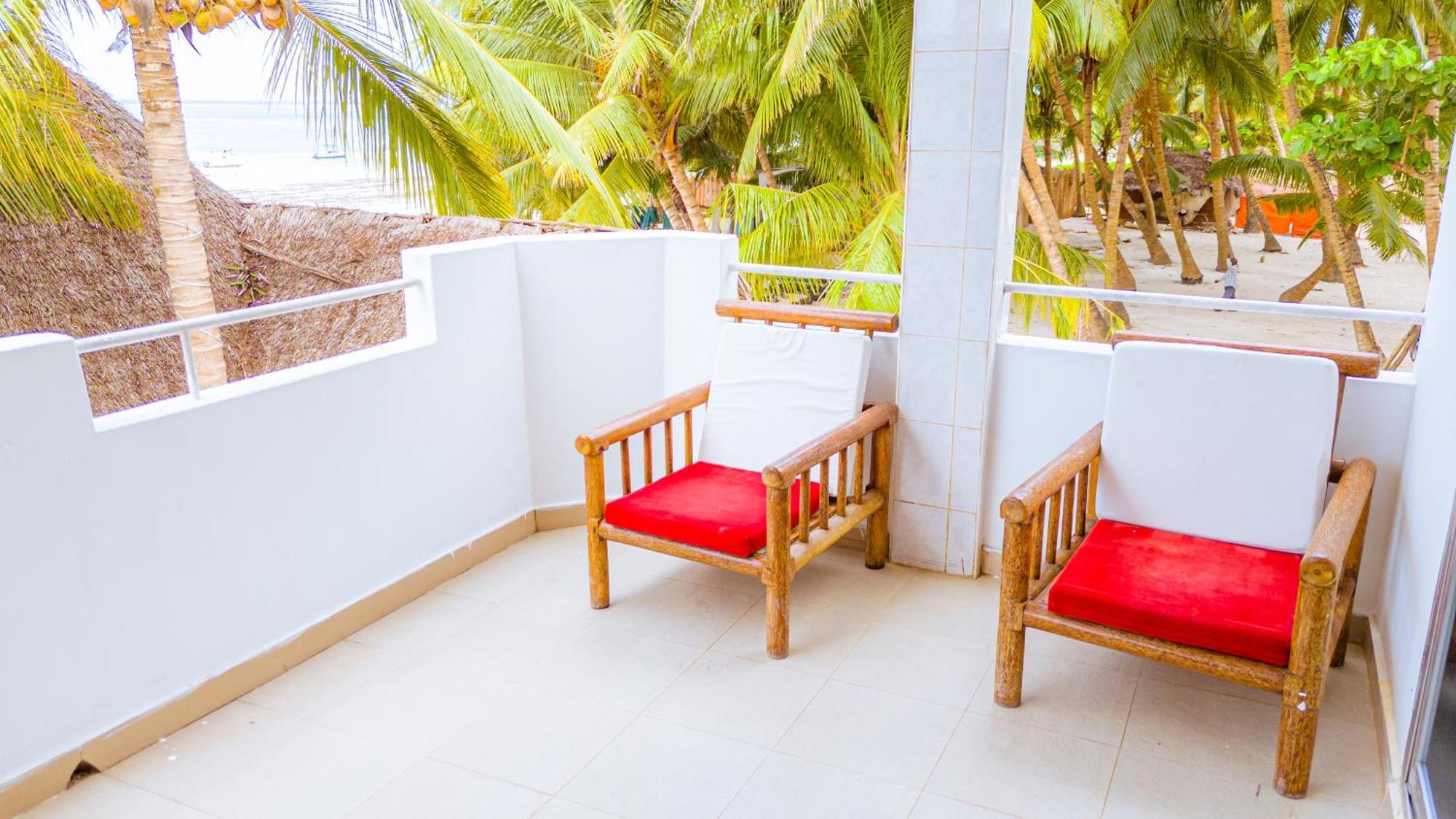 Sands Inn Hotel Pwani Mchangani Esterno foto