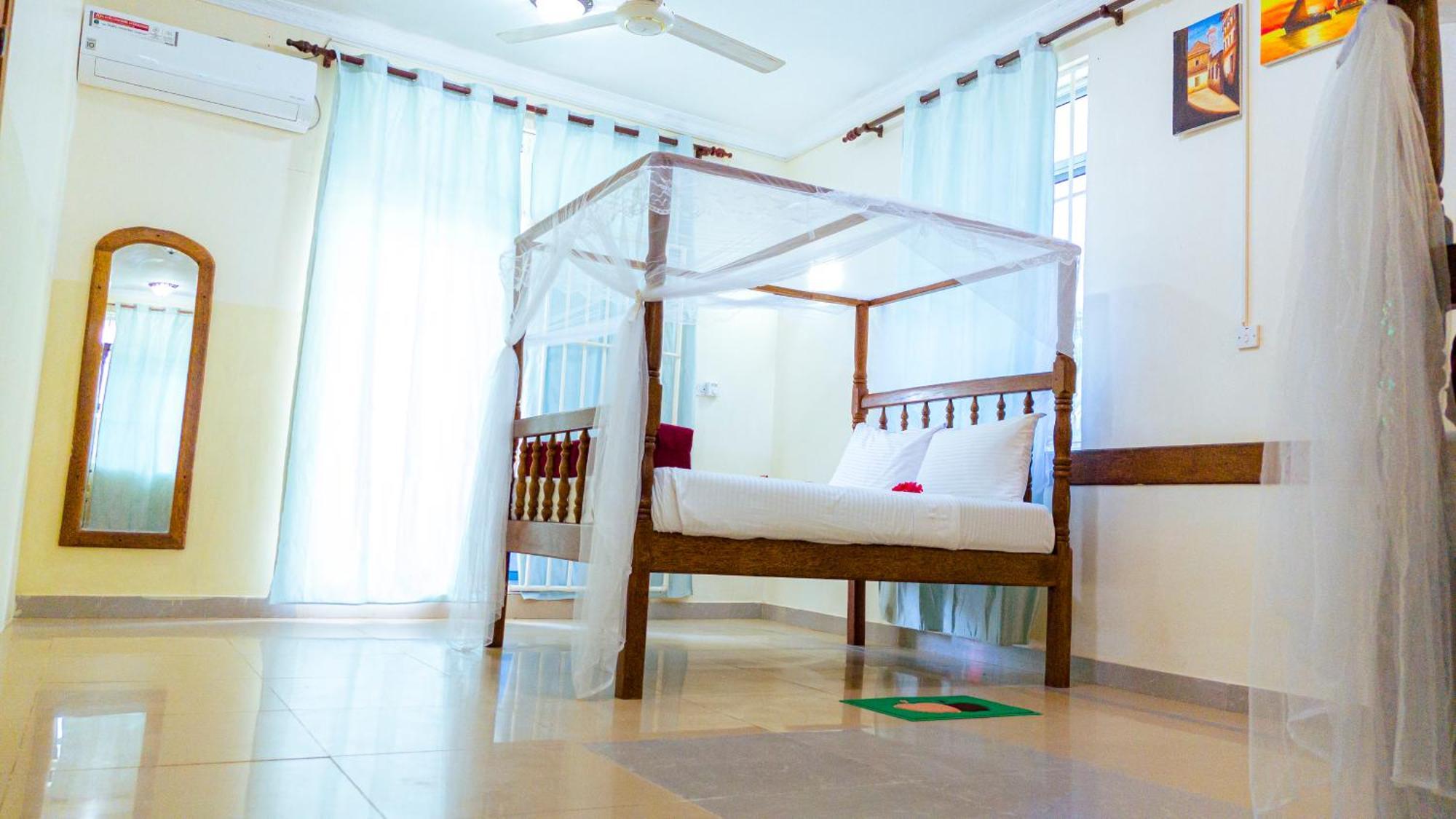 Sands Inn Hotel Pwani Mchangani Esterno foto
