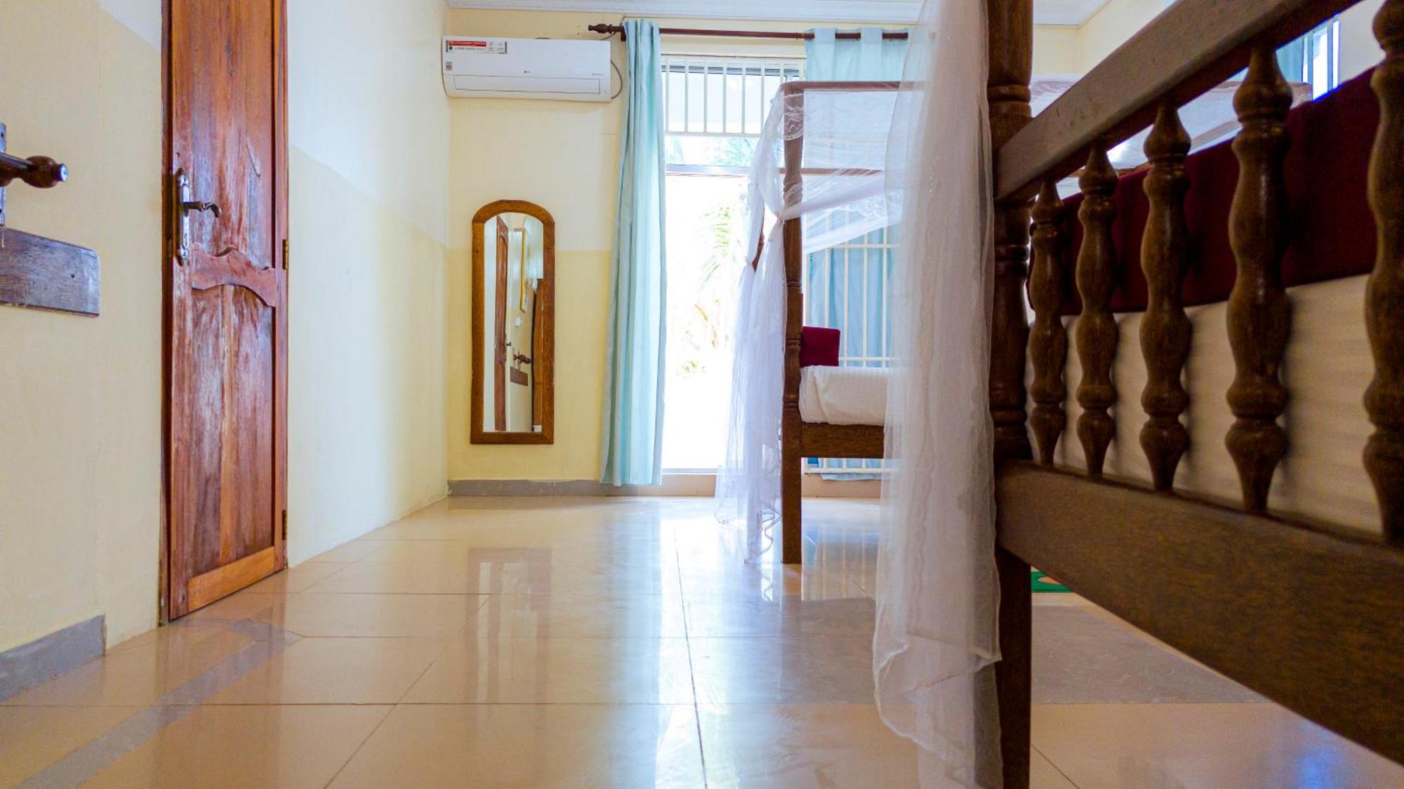 Sands Inn Hotel Pwani Mchangani Esterno foto