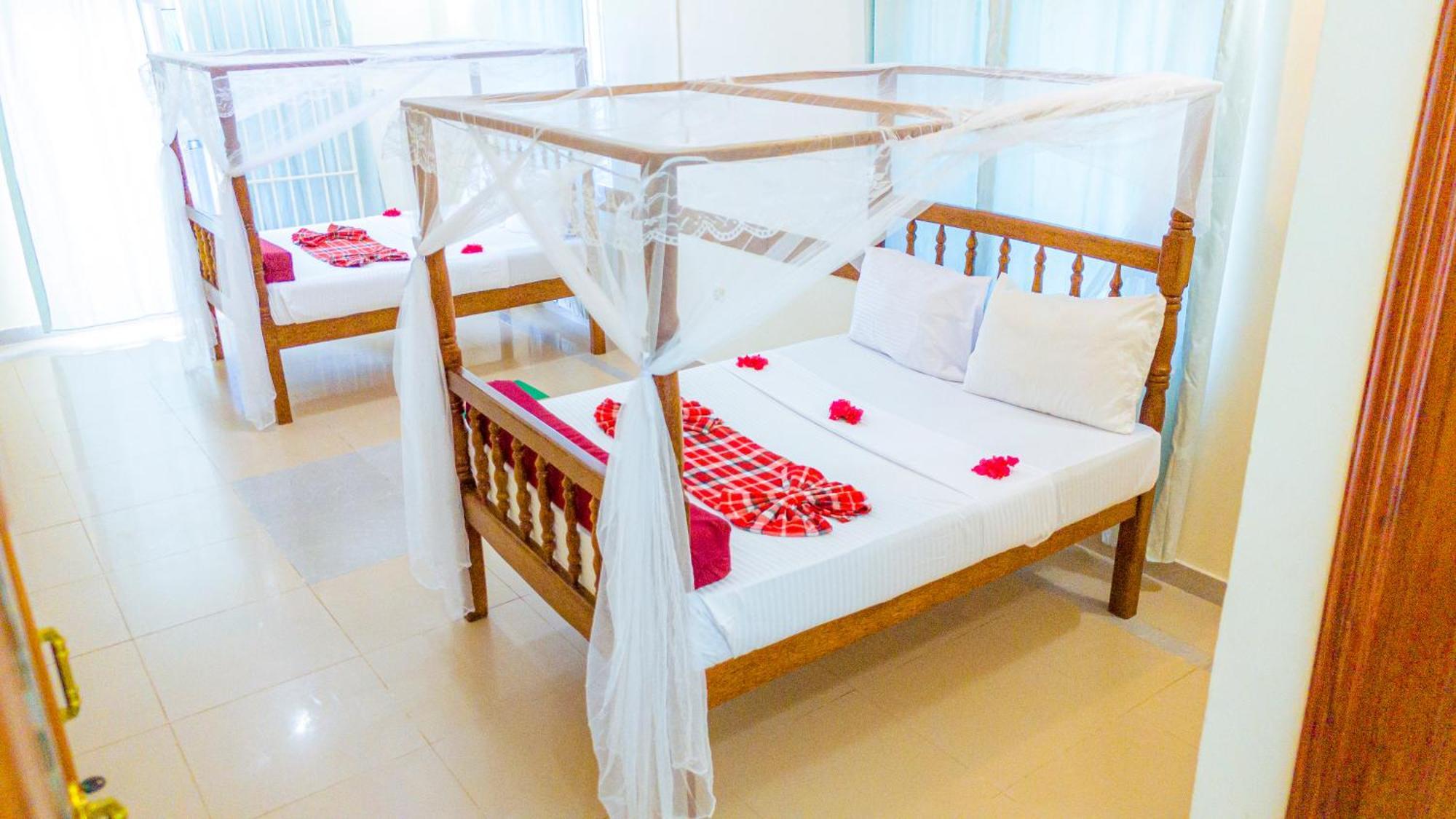 Sands Inn Hotel Pwani Mchangani Esterno foto