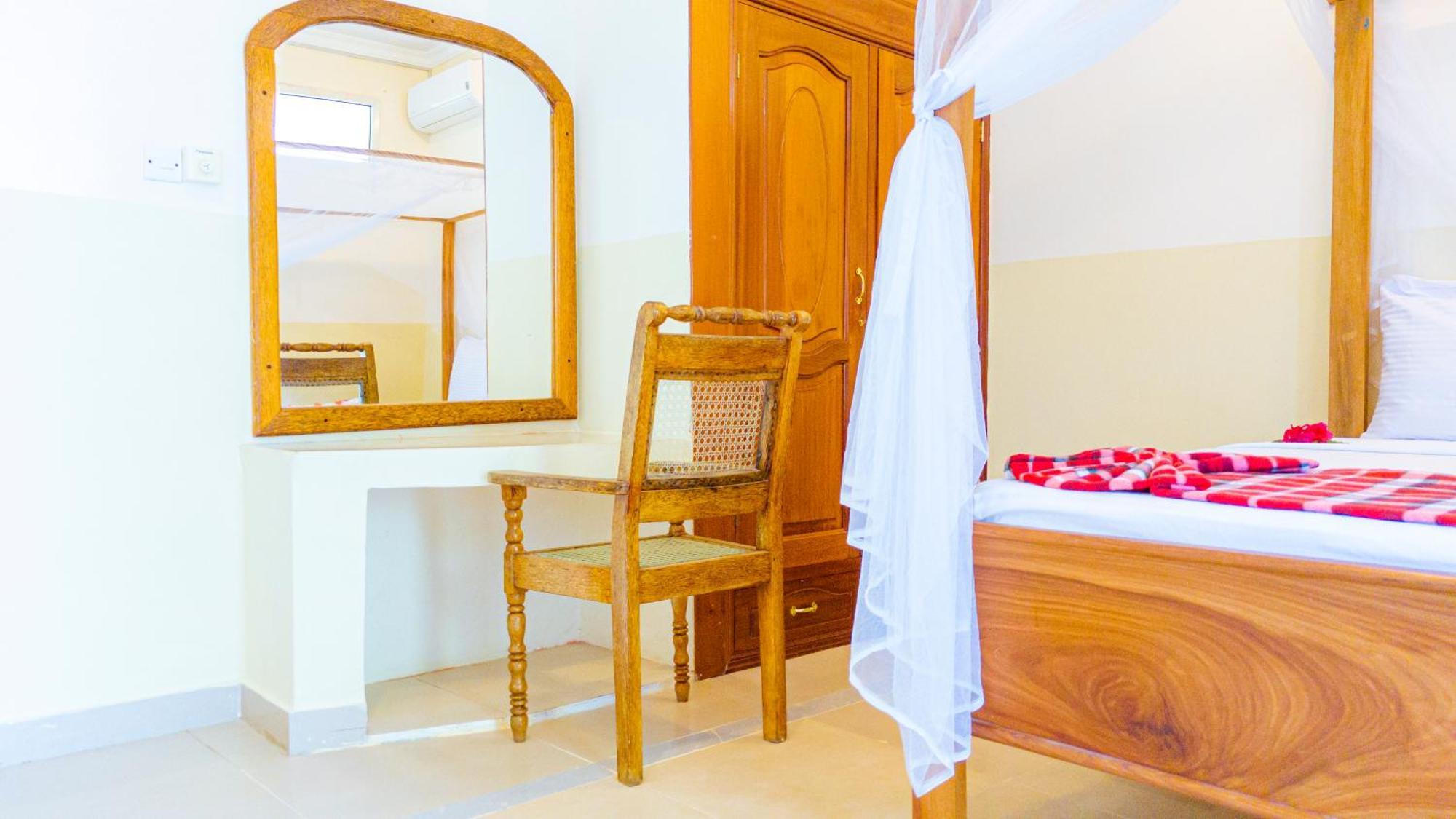 Sands Inn Hotel Pwani Mchangani Esterno foto