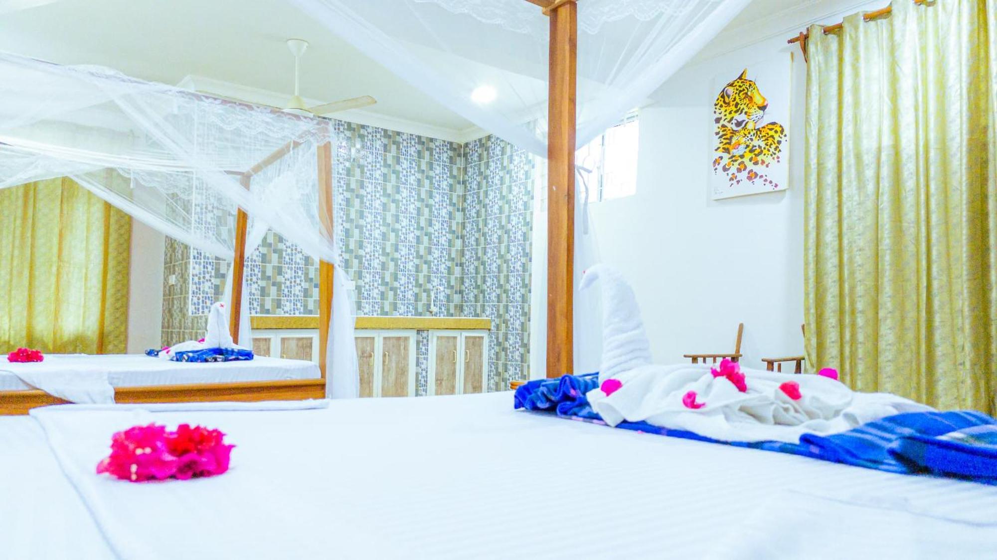 Sands Inn Hotel Pwani Mchangani Esterno foto