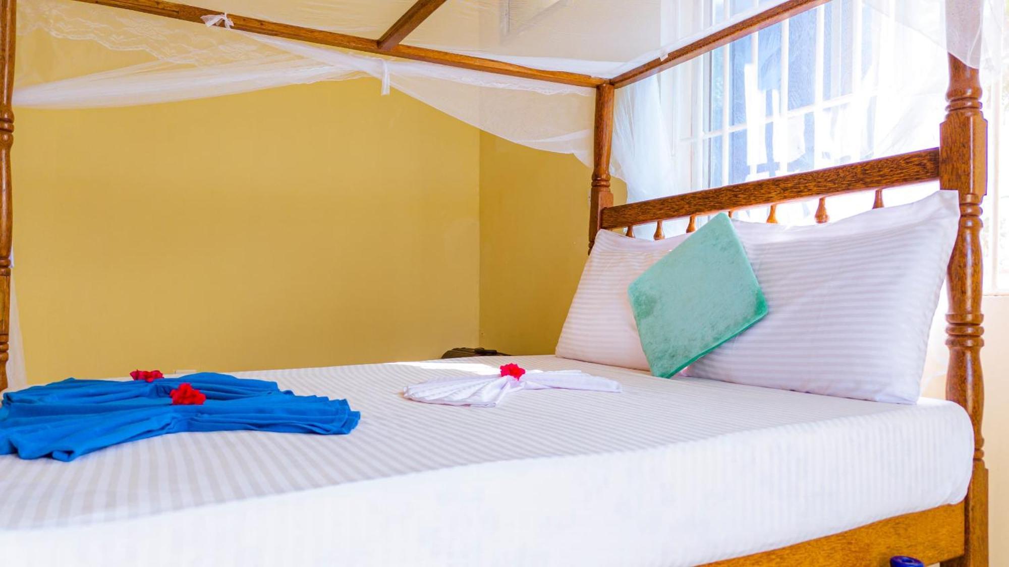 Sands Inn Hotel Pwani Mchangani Esterno foto